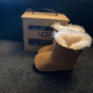 UGG Unisex-Child I Caden Boot size 2/3